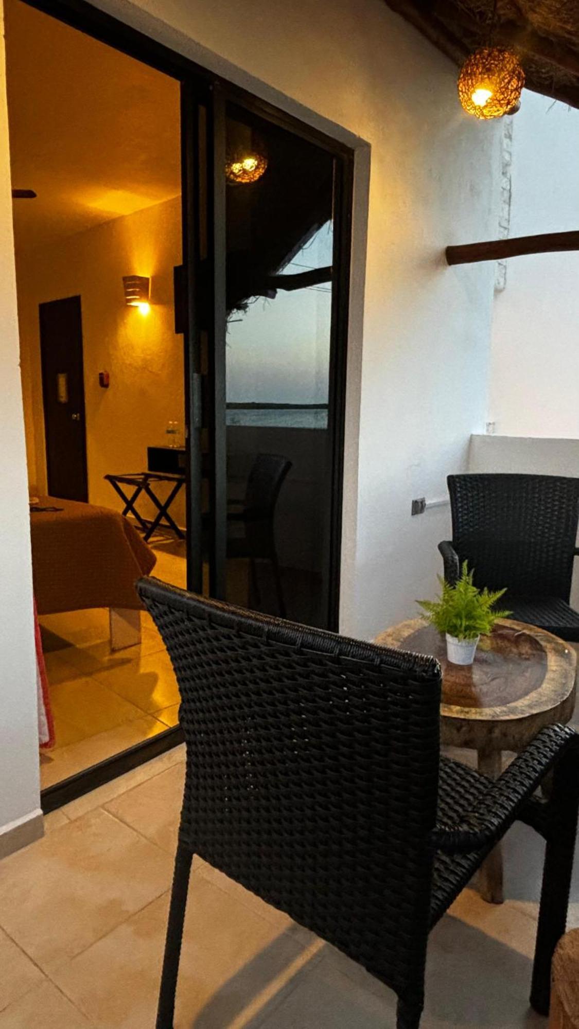 Casa Delfines Rio Lagartos Hotel Exterior photo